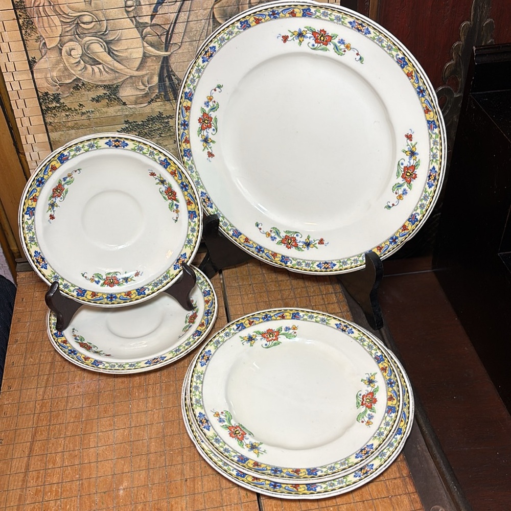 W H Grindley & Co England Ivory Omega Plate, 2 Side, 2 Saucers 9”to 5 7/8”D